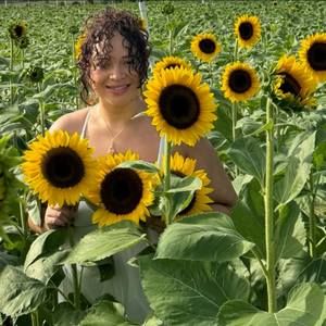 Meet your Posher, Rosely